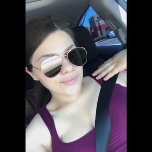 Meet your Posher, Elena